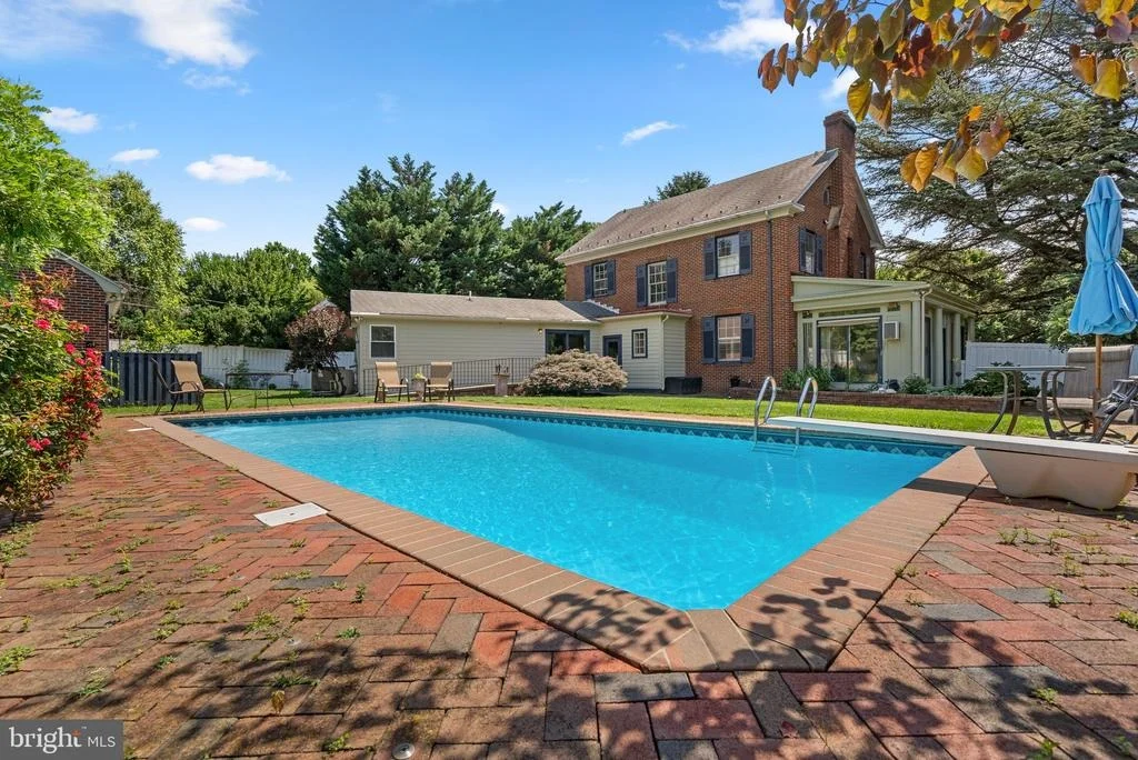Photo of 305 COLLEGE PLACE