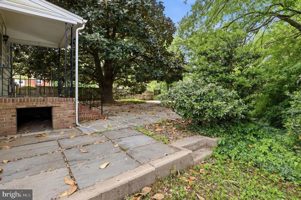 Photo of 411 LUDLOW ROAD