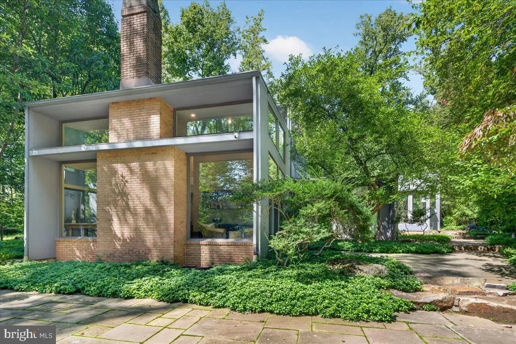 Photo of 24 WHITE OAK DRIVE