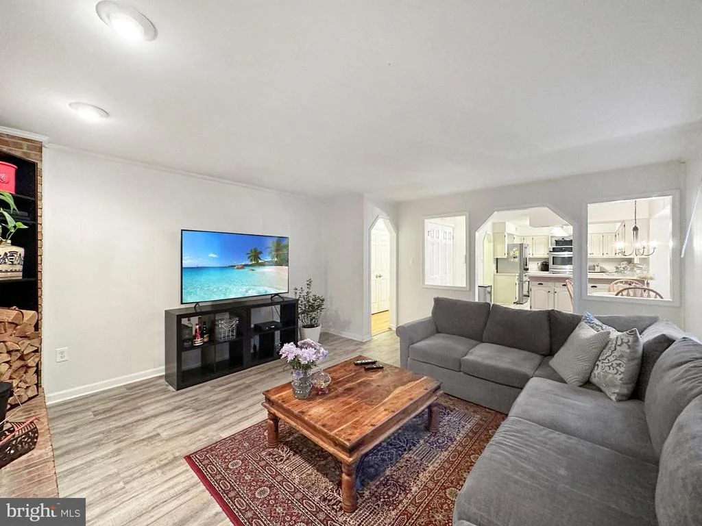 Photo of 325 SOAPSTONE LANE