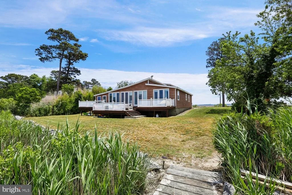 Photo of 8034 RIVERVIEW ROAD