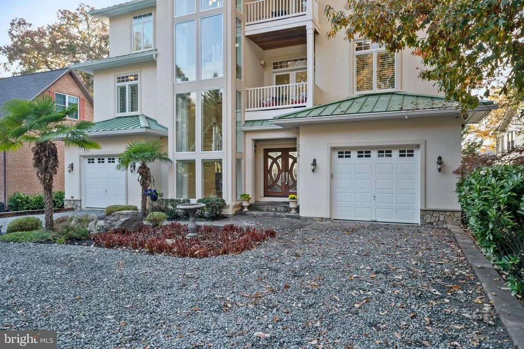 Photo of 206 HARBOR DRIVE