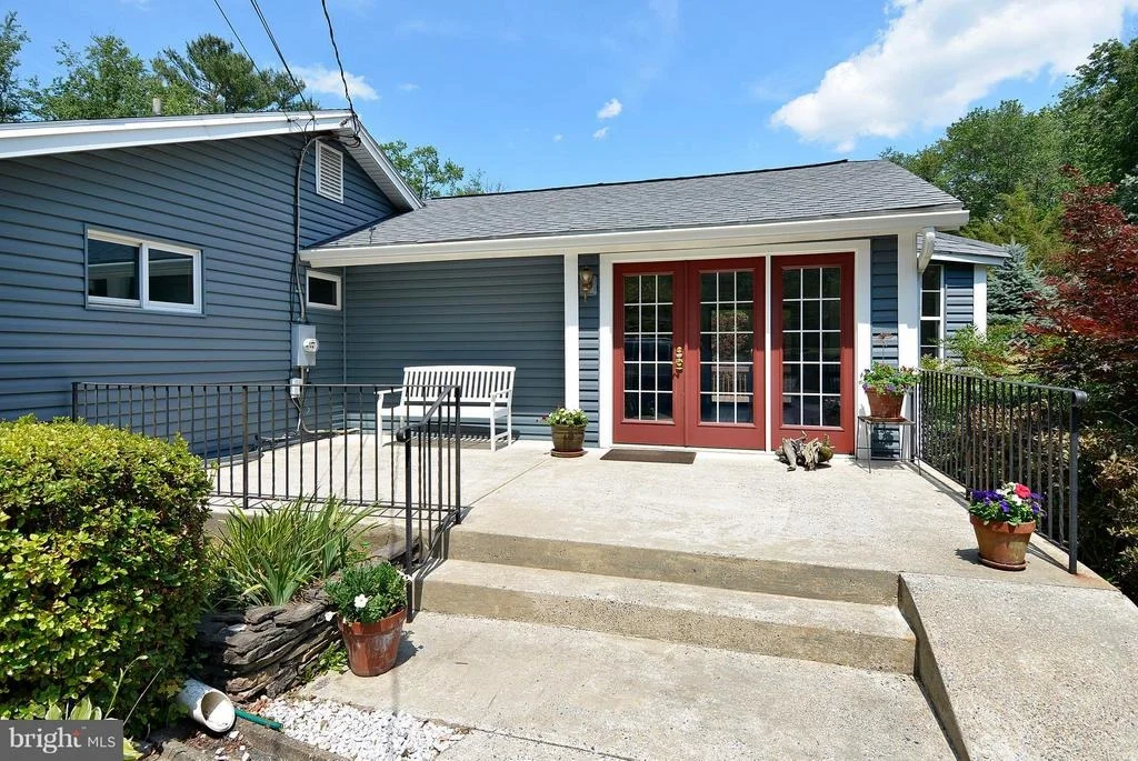 Photo of 2112 APPLE TREE LANE