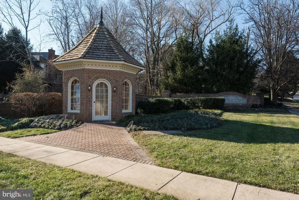 Photo of 11207 POTOMAC CREST DRIVE
