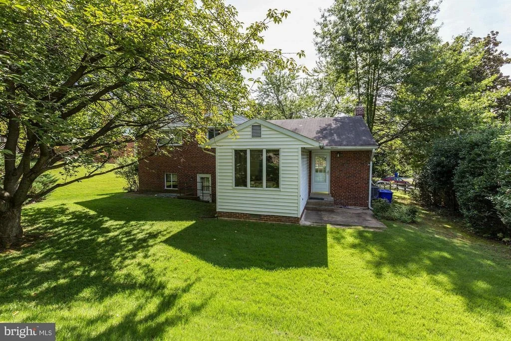 Photo of 302 BURNT MILLS AVENUE