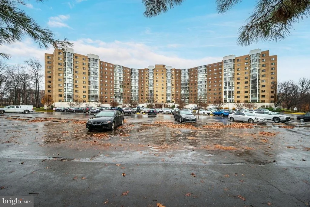 Photo of Unit 4521 at 15100 INTERLACHEN DRIVE