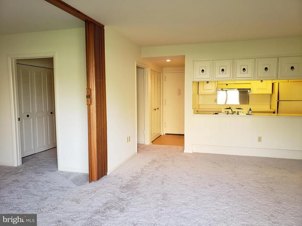 Photo of Unit 71B at 3600 GLENEAGLES DRIVE