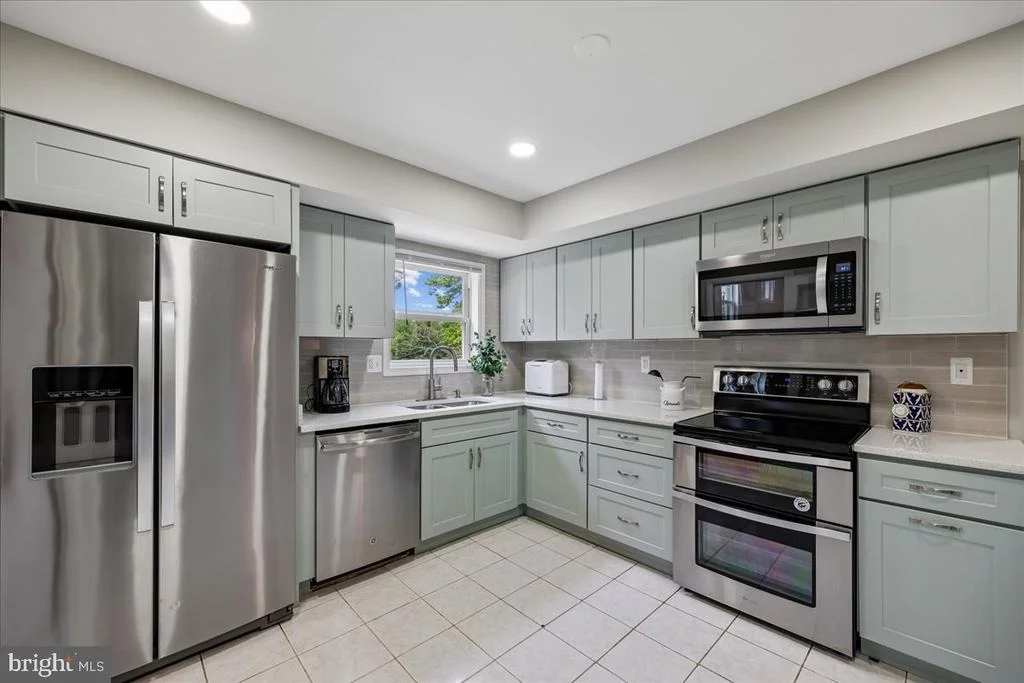 Photo of 11518 CHARLTON DRIVE
