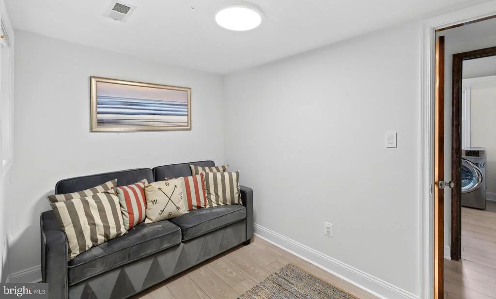 Photo of 1820 LONGWOOD ROAD