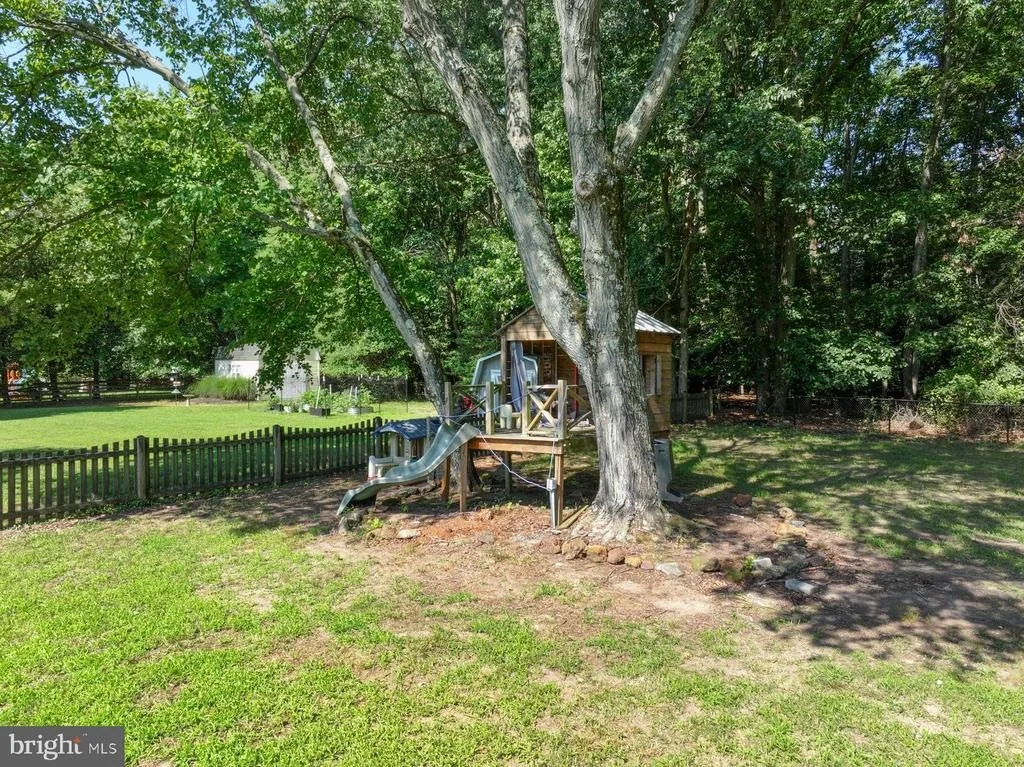 Photo of 8327 SAIL COURT