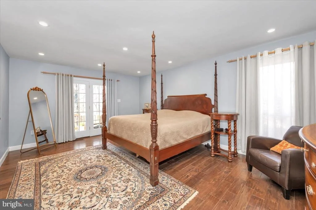Photo of 10101 LLOYD ROAD