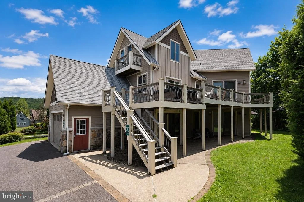 Photo of 250 LAKE POINTE DRIVE