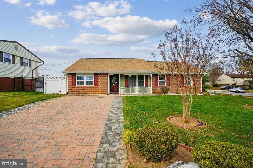 Photo of 417 WHITE OAK PLACE