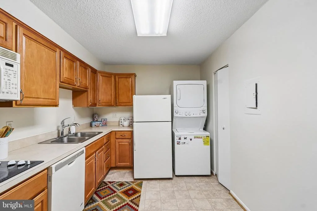 Photo of Unit 409 at 5901 MOUNT EAGLE DRIVE