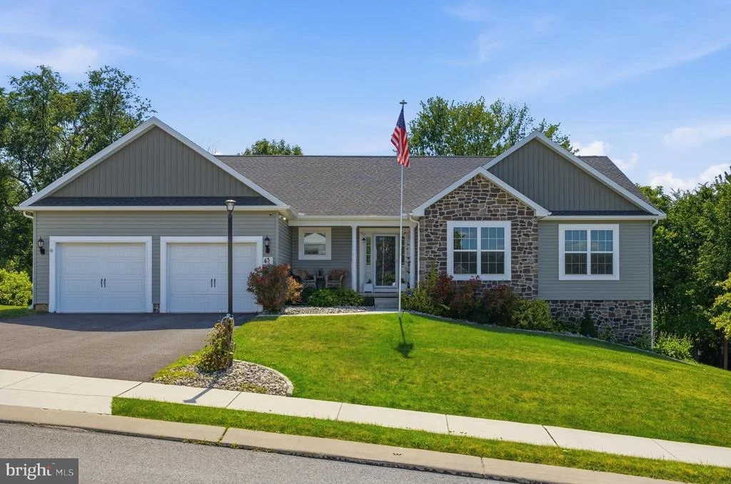 Photo of 43 HUNTMASTER DRIVE