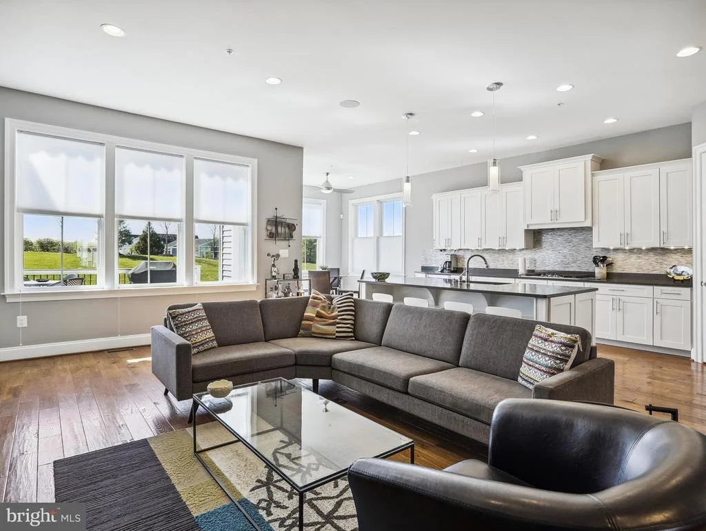 Photo of 2936 LEVEE DRIVE