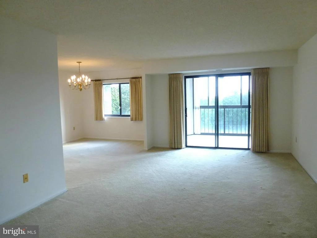 Photo of Unit 2902 at 15107 INTERLACHEN DRIVE