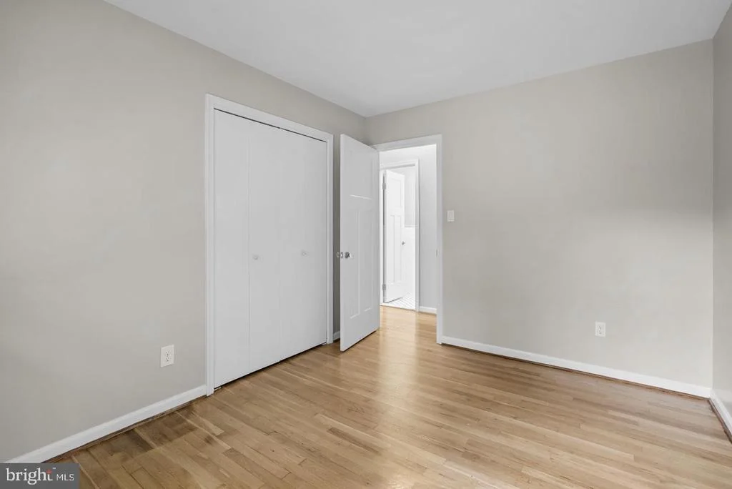 Photo of 822 LOXFORD TERRACE