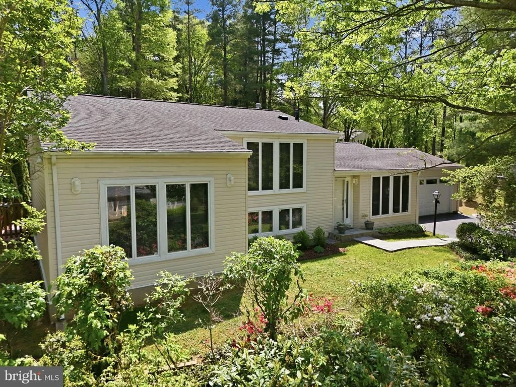 Photo of 10929 HOWLAND DRIVE