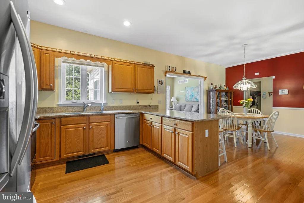 Photo of 33 SIOUX DRIVE