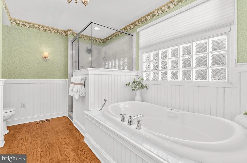 Photo of 668 WHITE SWAN DRIVE