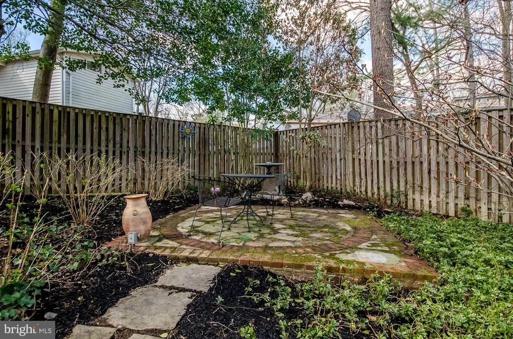 Photo of 7860 GLENISTER DRIVE
