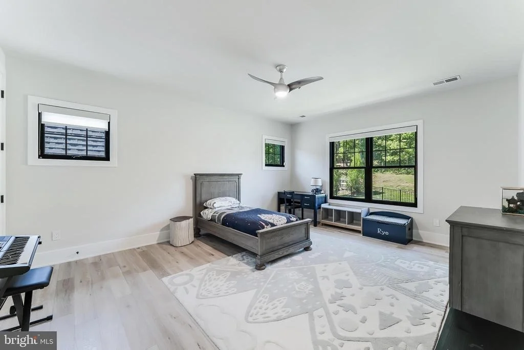 Photo of 952 WALKER ROAD