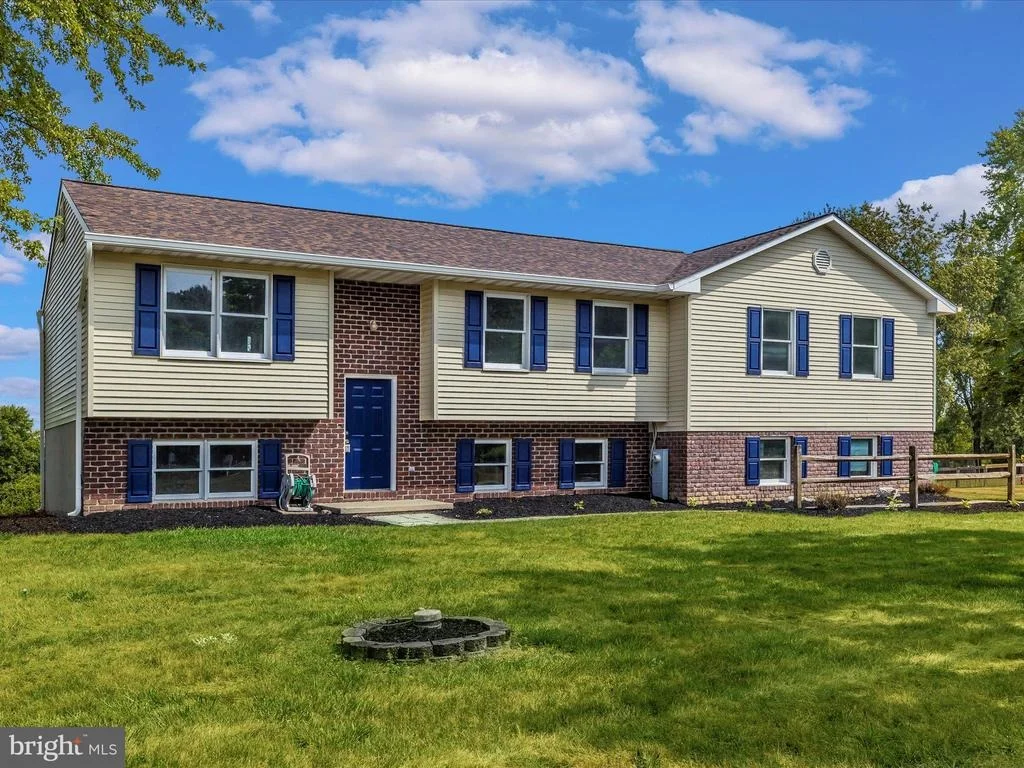 Photo of 1589 SMILEY DRIVE
