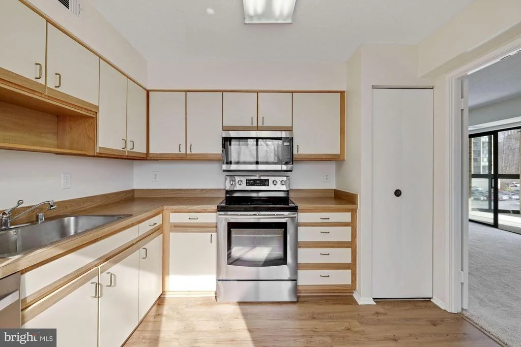 Photo of Unit 3211 at 15115 INTERLACHEN DRIVE