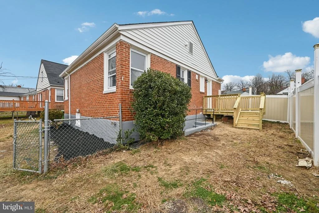 Photo of 4902 GILRAY DRIVE