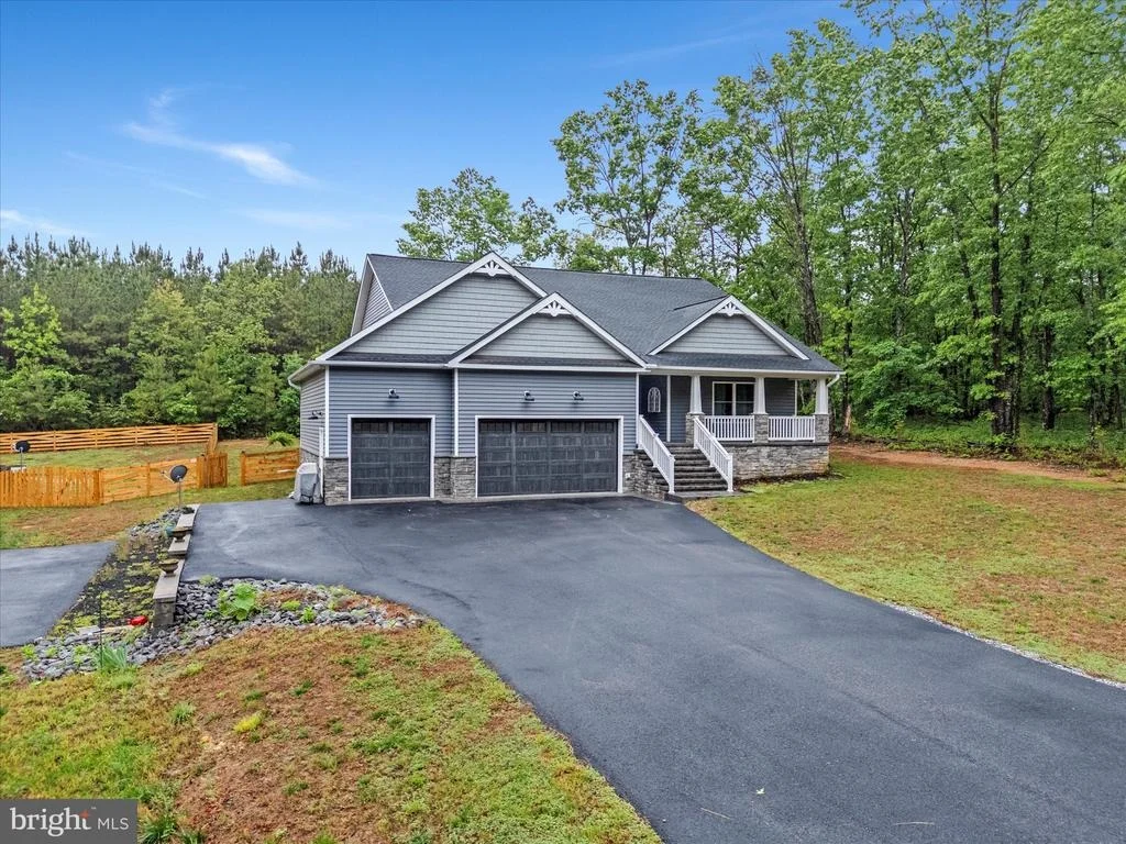 Photo of 367 PINEHURST DRIVE