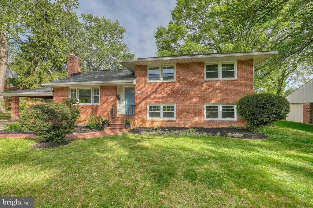 Photo of 1635 DINNEEN DRIVE