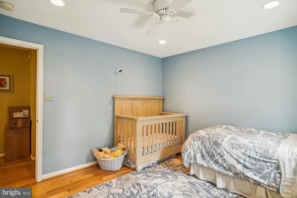 Photo of 2427 HENSLOWE DRIVE