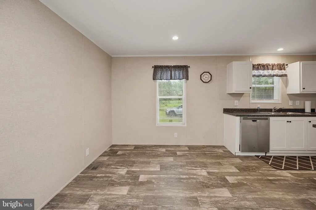Photo of 635 DENNETT ROAD