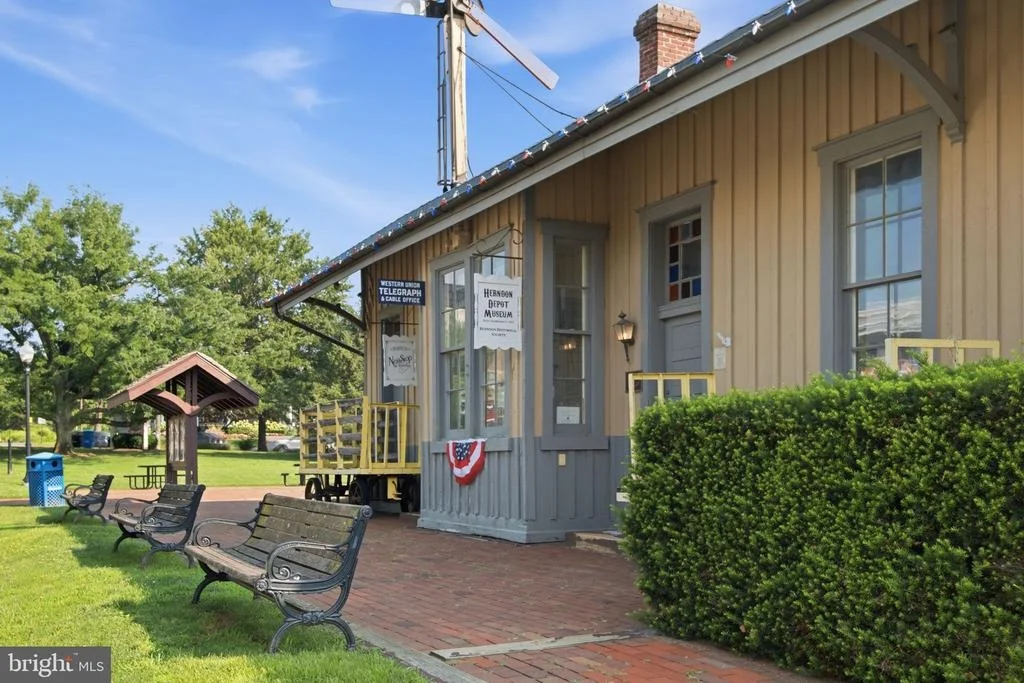 Photo of 1106 MONROE STREET