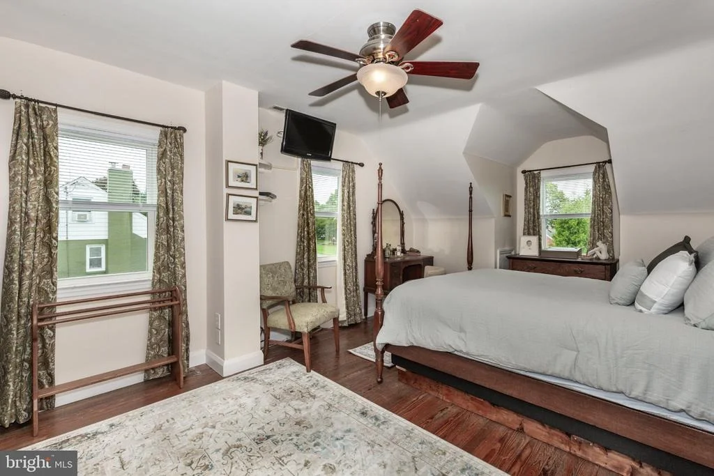 Photo of 701 LONGVIEW AVENUE