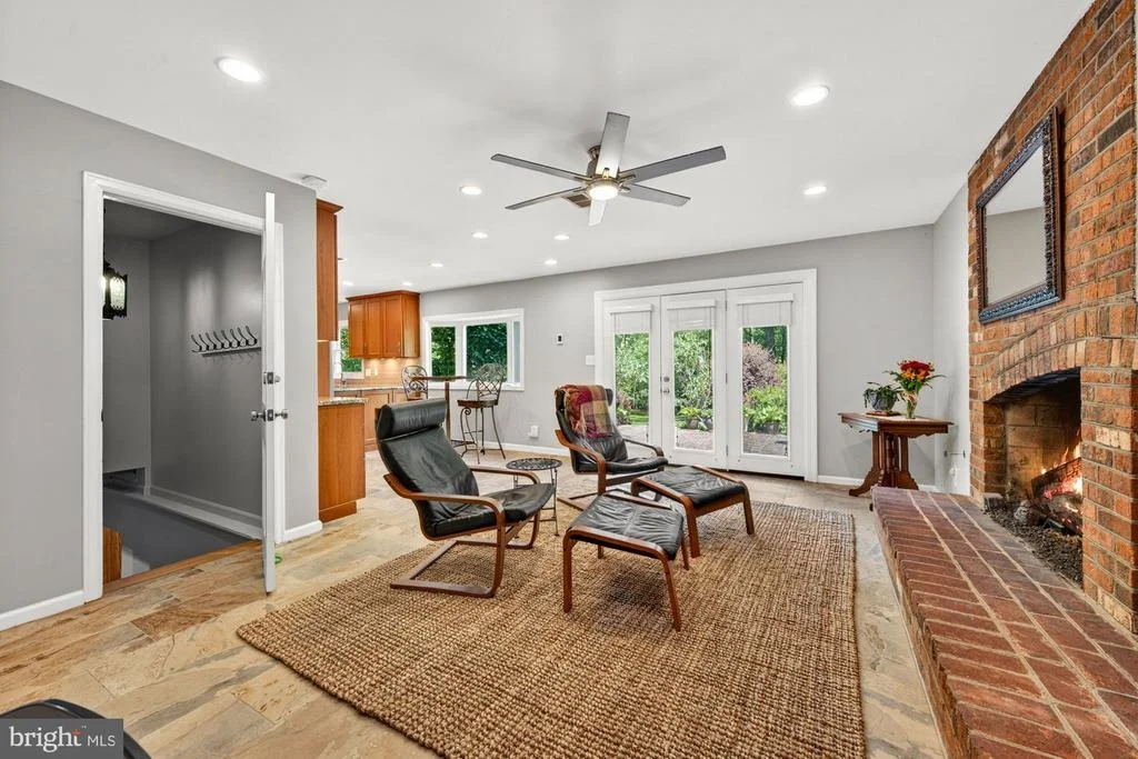 Photo of 11416 VALE ROAD
