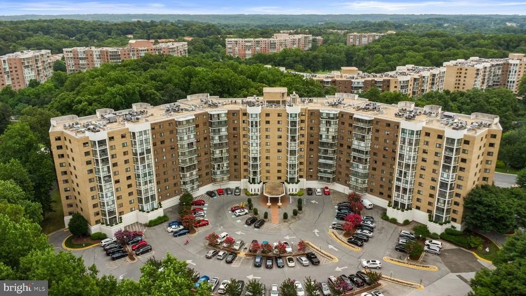 Photo of Unit 4117 at 15100 INTERLACHEN DRIVE