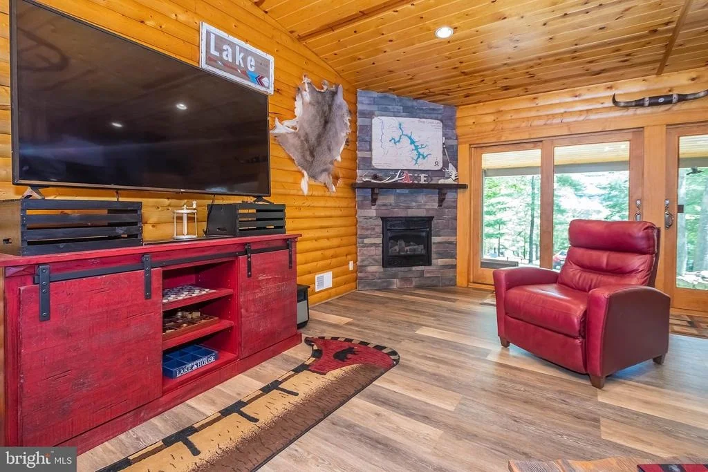 Photo of 495 WHITE OAK DRIVE
