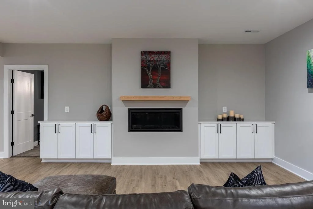 Photo of 6884 CHURCHILL ROAD