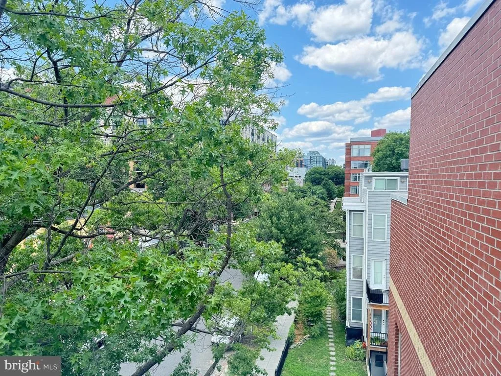 Photo of 915 3RD STREET NE