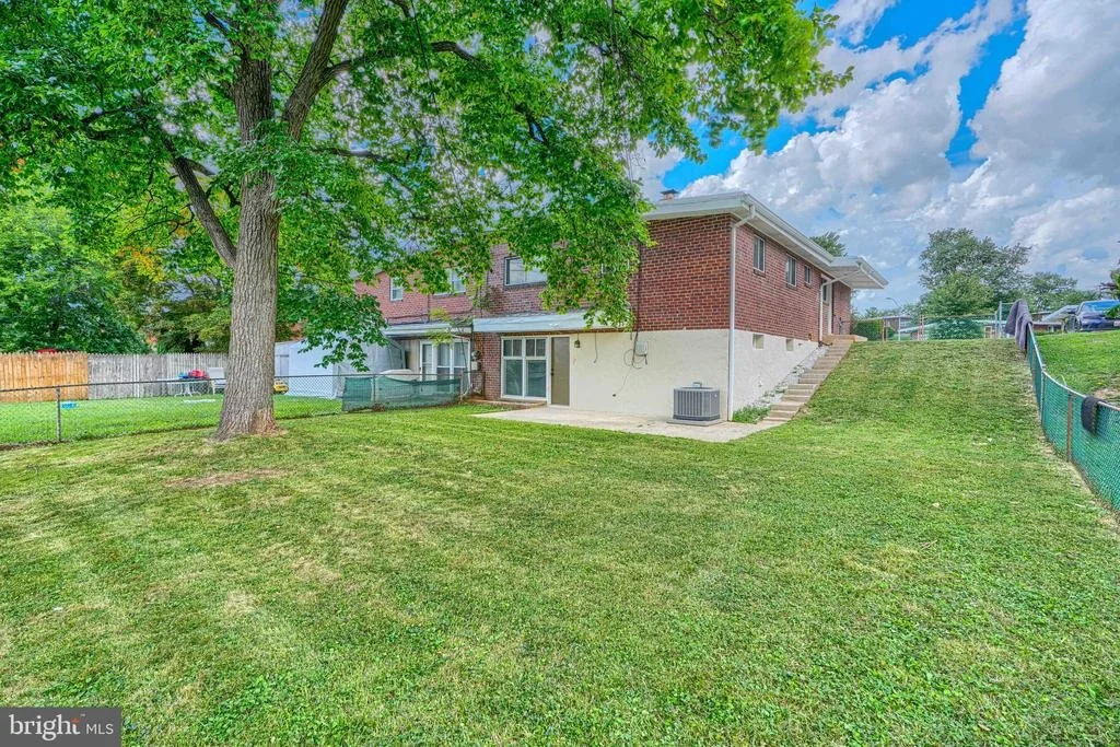Photo of 2421 FOREST GREEN ROAD