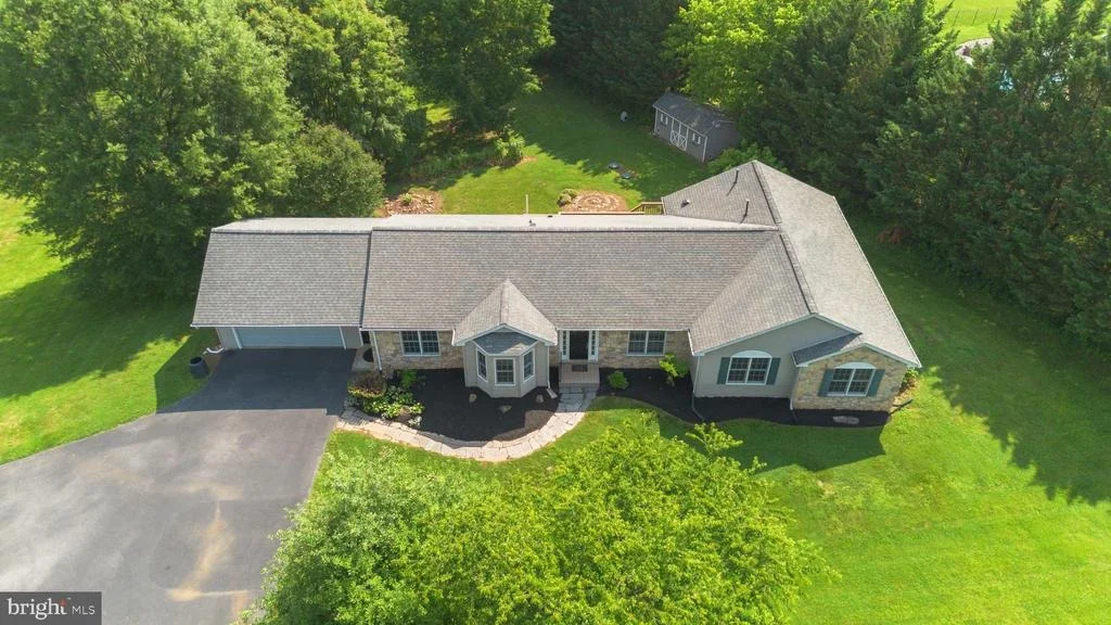 Photo of 8613 HOLLOW ROAD
