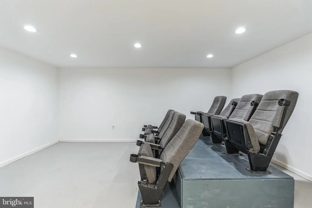 Photo of 8000 SENECA VIEW DRIVE