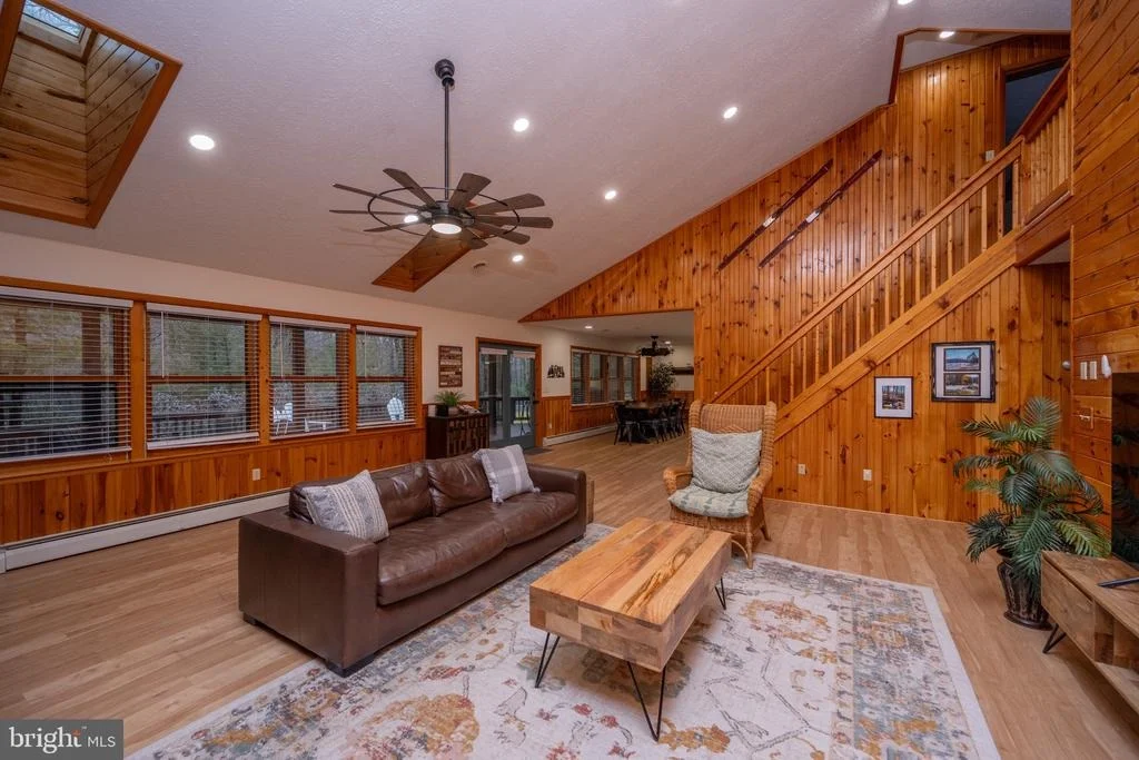 Photo of 526 GLEANINGS DRIVE
