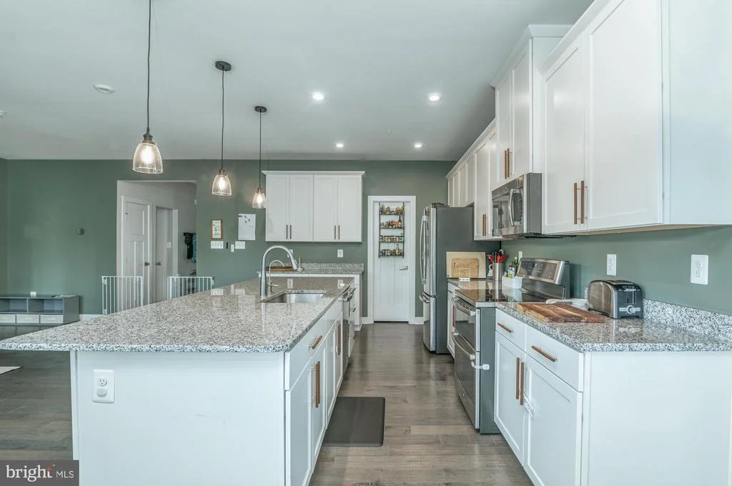 Photo of 405 POTOMAC VIEW PARKWAY