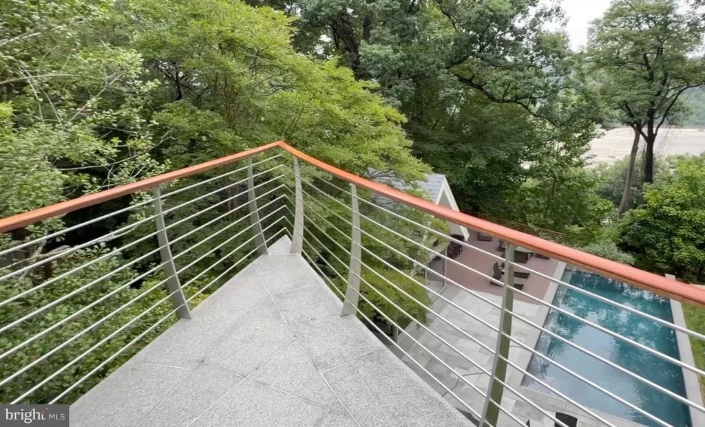 Photo of 1100 CREST LANE