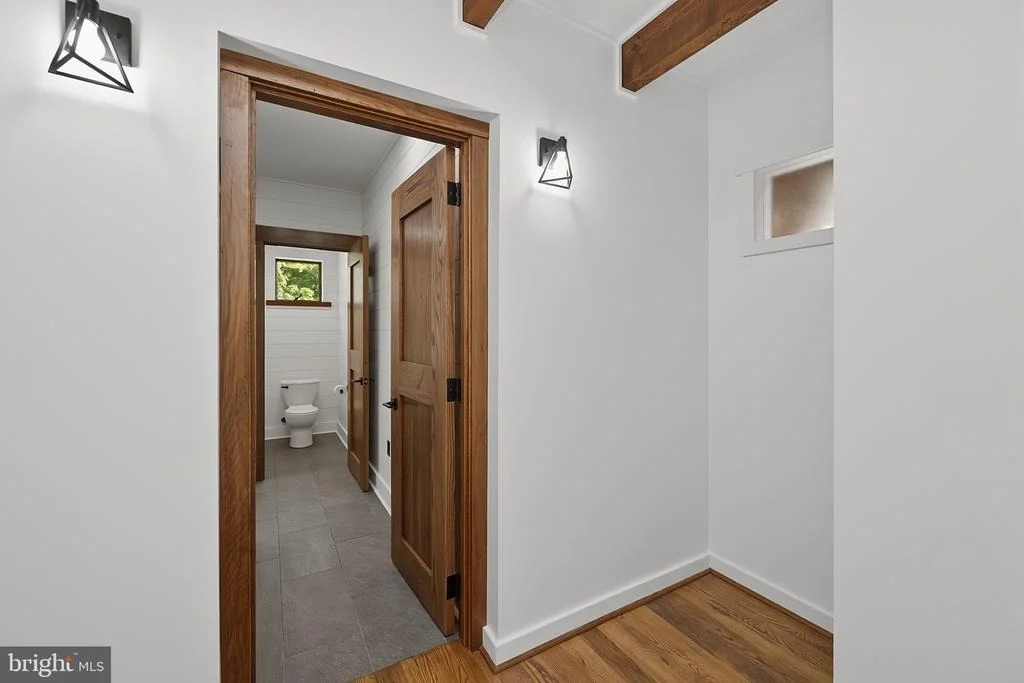 Photo of 415 NAZELROD ROAD