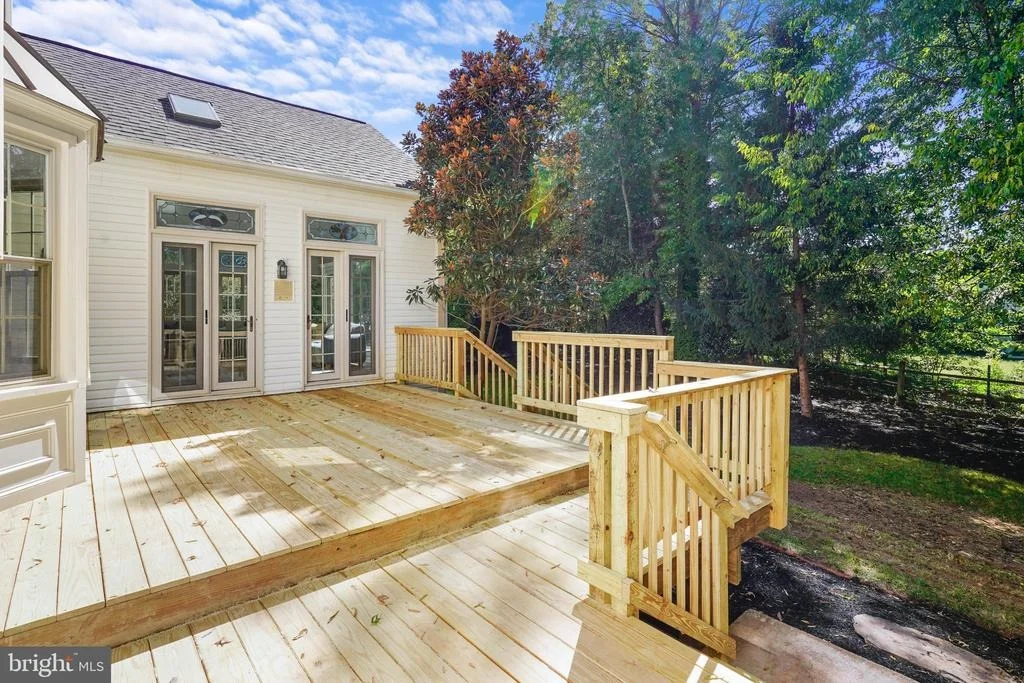Photo of 9425 FLOWERDEN LANE
