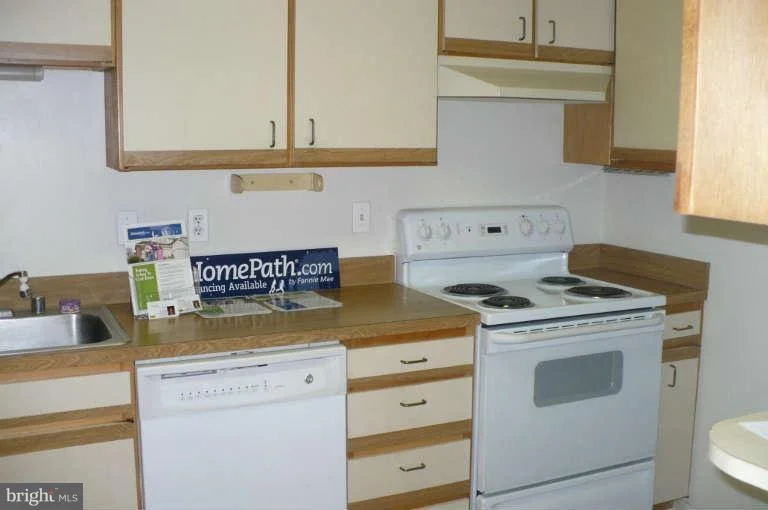 Photo of Unit 2305 at 15107 INTERLACHEN DRIVE